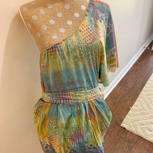 Stunning Hawaiian one shoulder dress with pockets